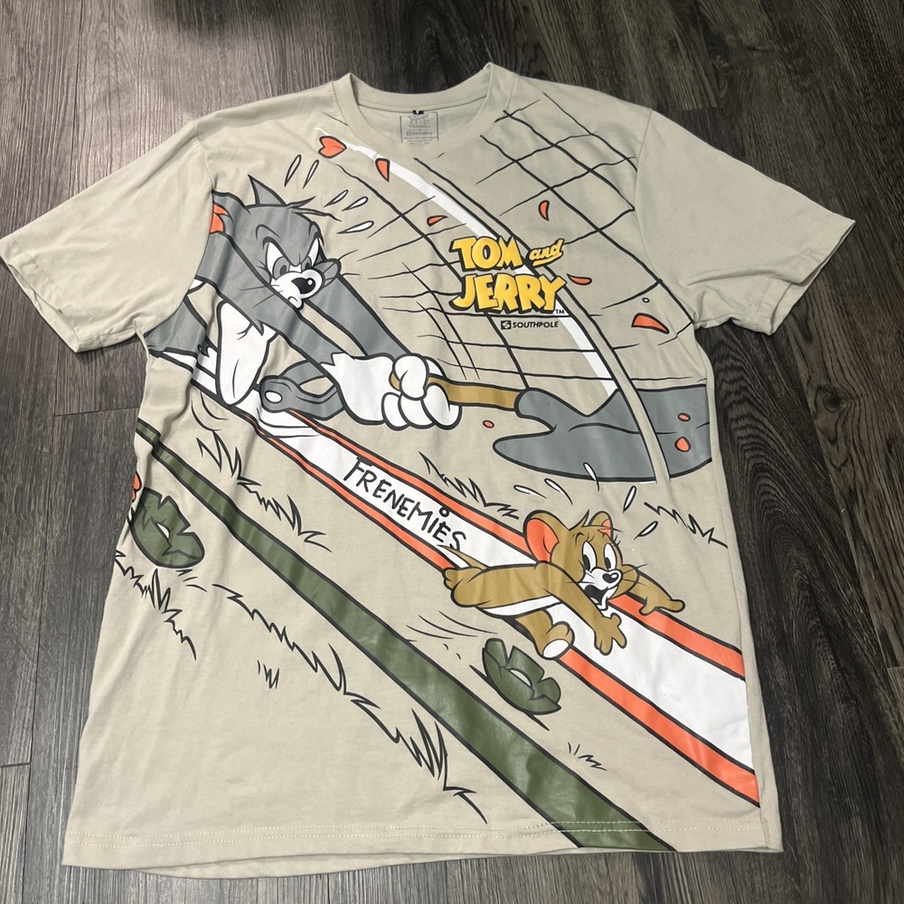 Looney tunes  man's t-shirt size L grey  South Pole